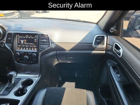 Used 2018 Jeep Grand Cherokee Altitude AWD/4WD image 23