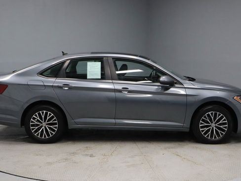 Used 2021 Volkswagen Jetta SE w/ SE Cold Weather Package image 11