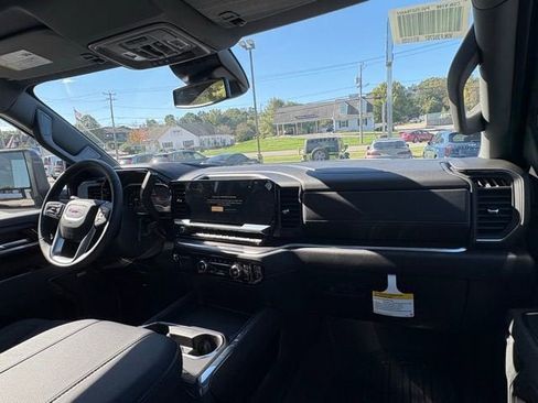 New 2025 GMC Sierra 2500 SLT image 21
