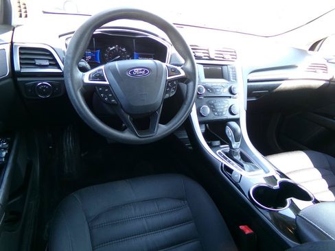 Used 2014 Ford Fusion SE FWD image 18