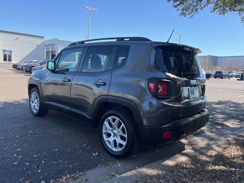 Used 2017 Jeep Renegade Latitude image 5
