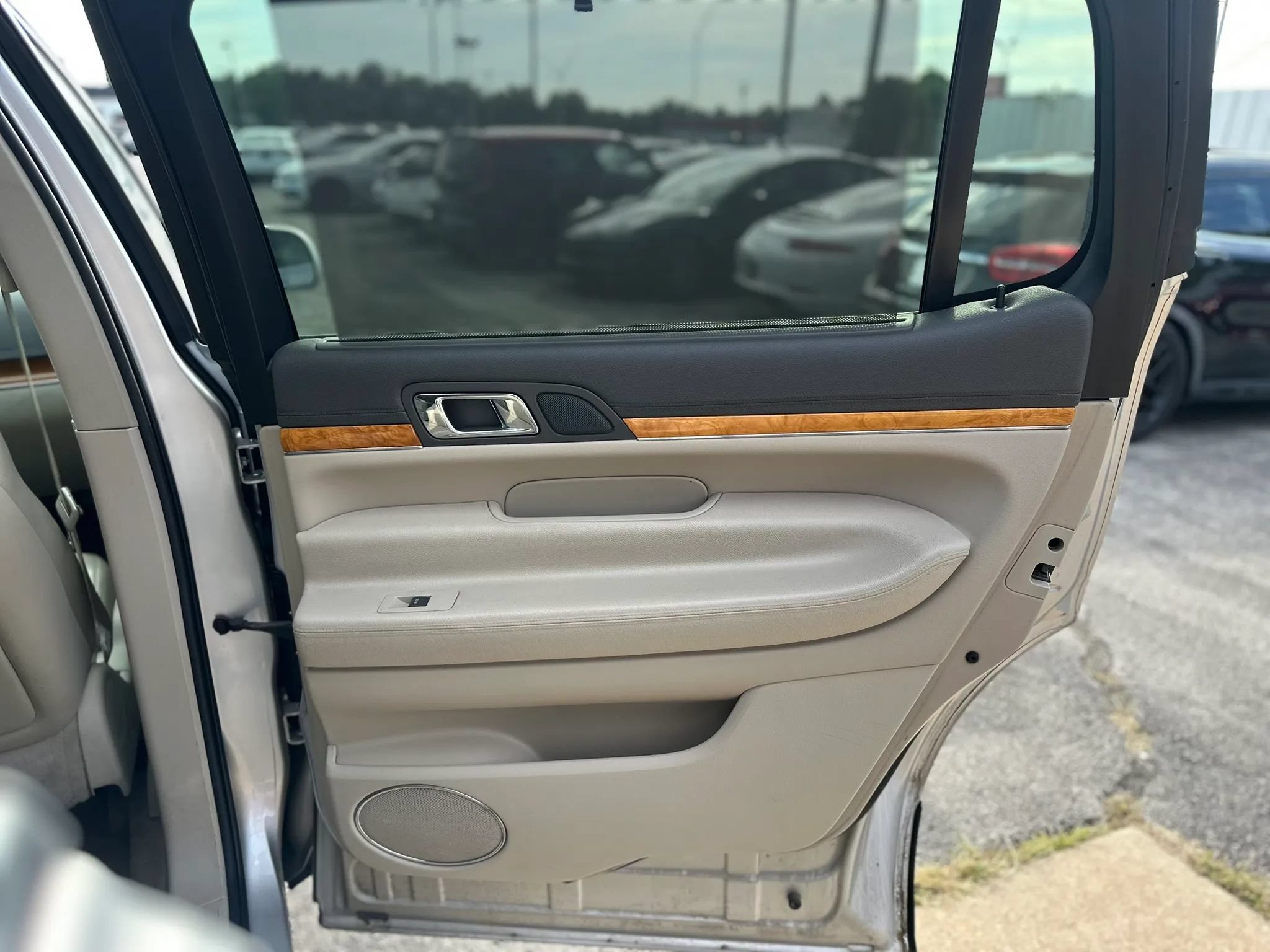 Used 2012 Lincoln MKT AWD image 24