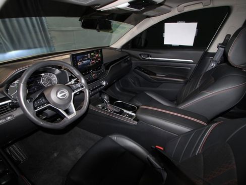 Used 2024 Nissan Altima 2.5 SR w/ SR Premium Package image 2