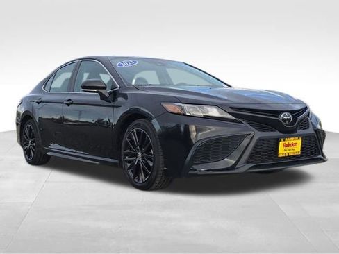 Used 2023 Toyota Camry SE image 1