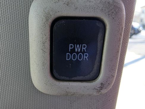 Used 2013 Toyota Sienna XLE image 12