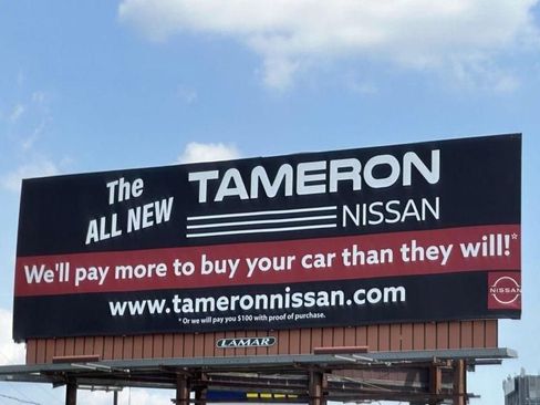 Used 2021 Chevrolet Traverse LT w/ LT Premium Package AWD/4WD image 2