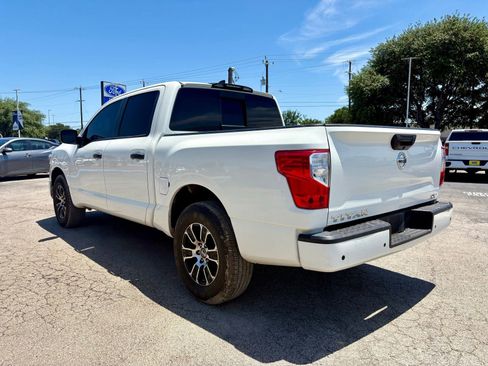 Used 2022 Nissan Titan SV RWD image 4