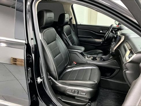 Used 2022 GMC Acadia Denali w/ Denali Ultimate Package FWD image 9