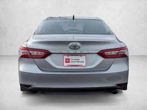 Used 2020 Toyota Camry XLE image 6
