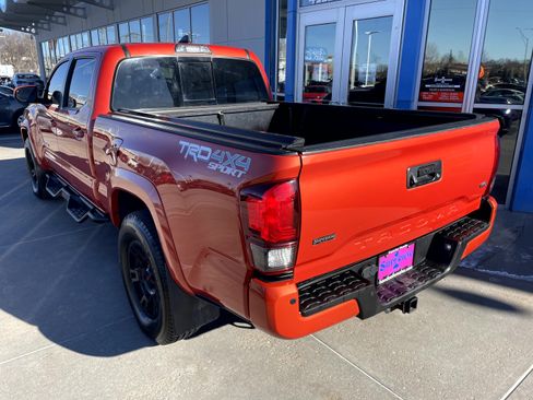 Used 2018 Toyota Tacoma TRD Sport image 2