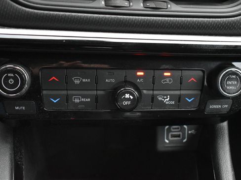 Used 2022 Jeep Compass Trailhawk w/ Trailhawk Convenience Group image 31