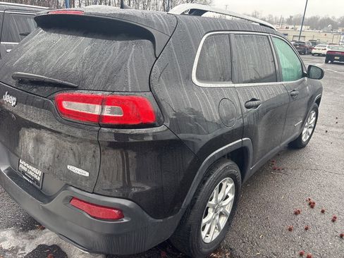 Used 2016 Jeep Cherokee Latitude w/ Cold Weather Group image 11