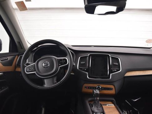 Used 2022 Volvo XC90 T6 Momentum w/ Advanced Package image 24