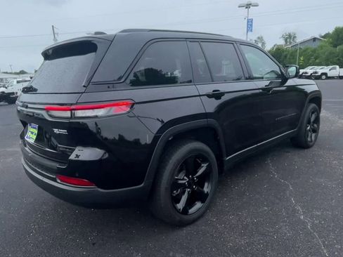 Used 2023 Jeep Grand Cherokee Limited w/ Black Appearance Package RWD image 8