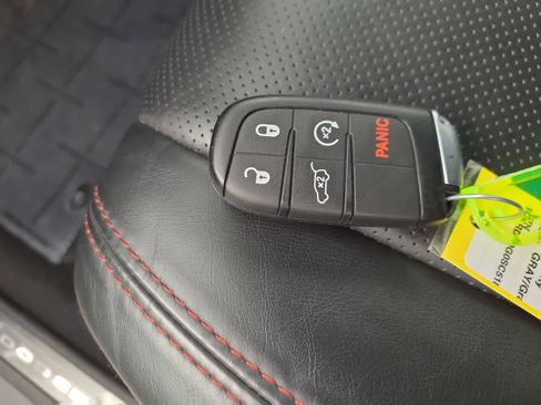 Used 2025 Dodge Durango GT image 28