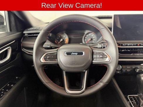 Used 2025 Jeep Compass Trailhawk AWD/4WD image 9