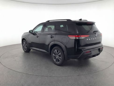 Used 2024 Nissan Pathfinder SV image 6