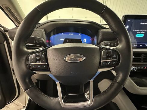 Used 2025 Ford Explorer Platinum w/ Ultimate Package AWD/4WD image 40