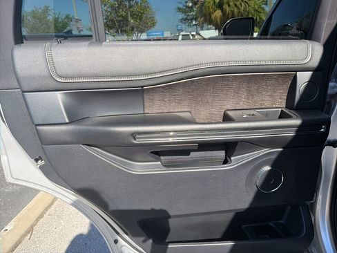 Used 2018 Ford Expedition Limited w/ Equipment Group 301A image 15