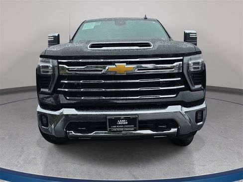 Used 2024 Chevrolet Silverado 2500 LTZ image 3