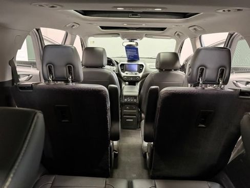 Used 2017 GMC Acadia SLT AWD/4WD image 30