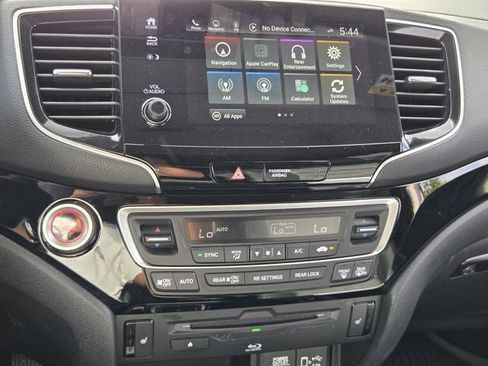 Used 2021 Honda Pilot Touring image 23