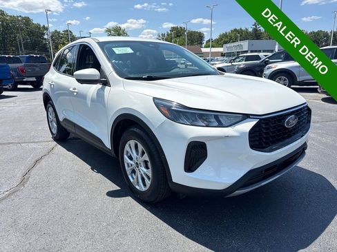 Used 2023 Ford Escape Active w/ Tech Pack #2 FWD image 4