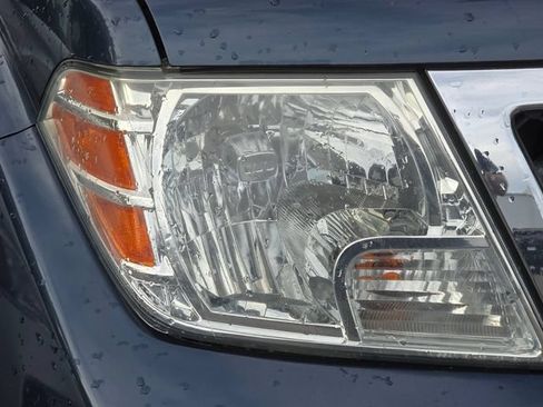Used 2018 Nissan Frontier SV RWD image 10
