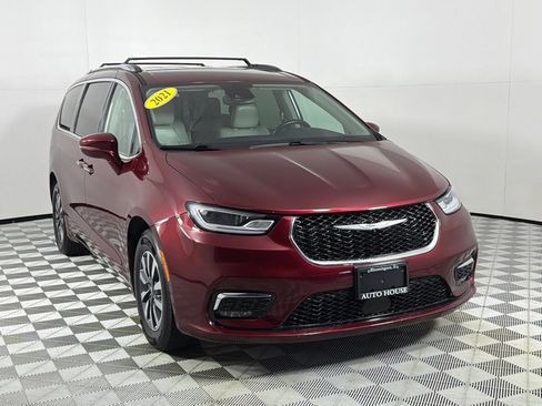 Used 2021 Chrysler Pacifica Touring-L FWD image 3
