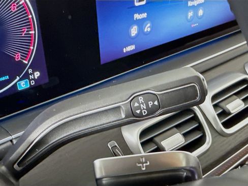 Used 2024 Mercedes-Benz GLE 350 4MATIC image 17