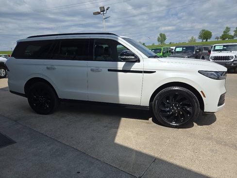 Used 2025 Lincoln Navigator Reserve w/ Jet Appearance Package AWD/4WD image 14