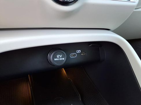 New 2026 Volvo XC40 B4 Plus w/ Climate Package image 19