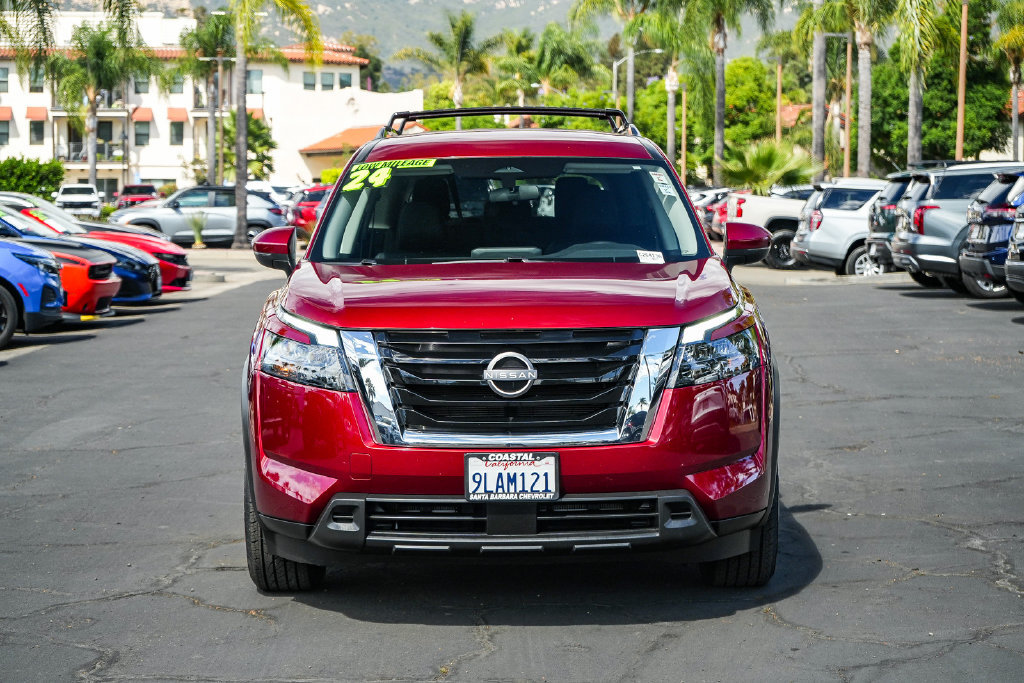 Used 2024 Nissan Pathfinder SV FWD image 2