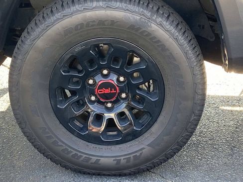 Used 2022 Toyota Tacoma TRD Sport w/ Technology Package RWD image 12