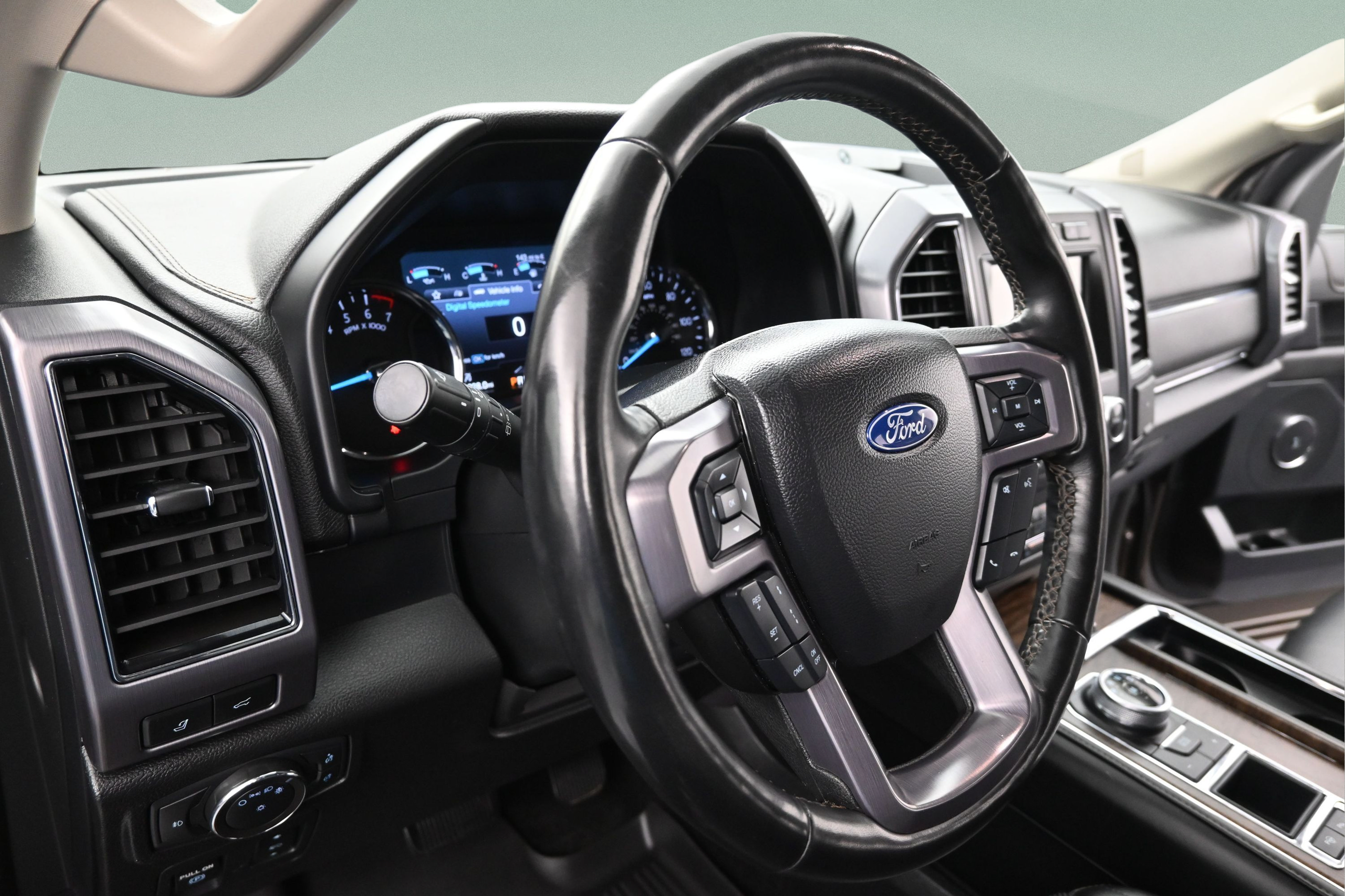 Used 2019 Ford Expedition Platinum RWD image 12