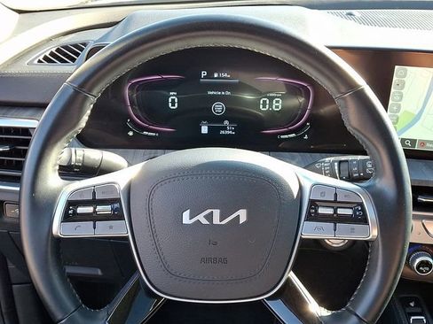 Used 2024 Kia Telluride EX w/ EX Captain's Chair Package image 24