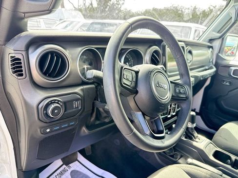 Used 2023 Jeep Wrangler Unlimited w/ Convenience Group image 10