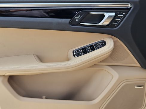 Certified 2026 Porsche Macan AWD/4WD image 22