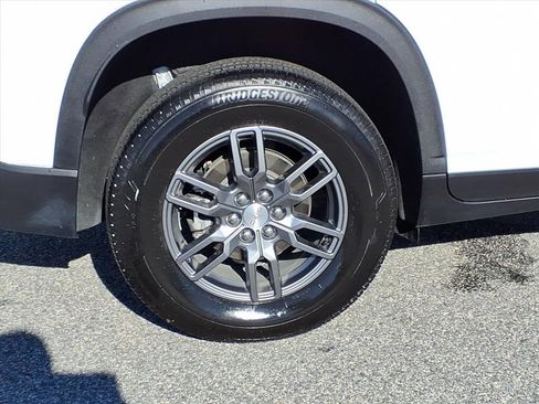 Used 2025 GMC Acadia Elevation image 7