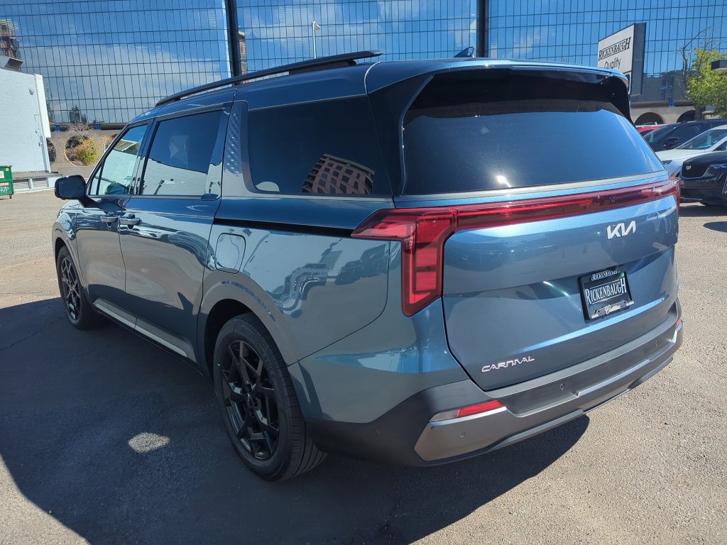 Used 2025 Kia Carnival SX FWD image 5