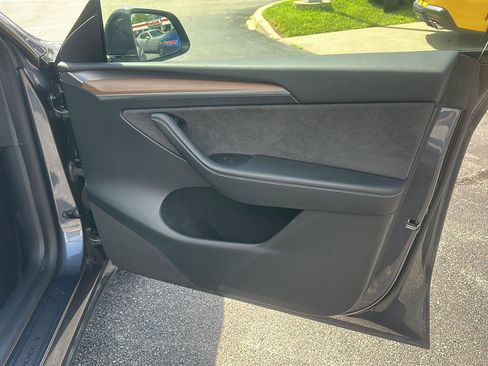 Used 2023 Tesla Model Y AWD image 10