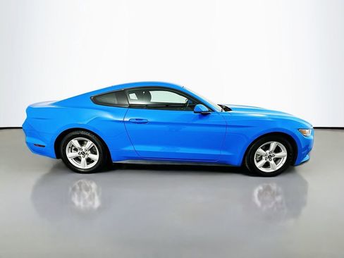 Used 2017 Ford Mustang Coupe image 4