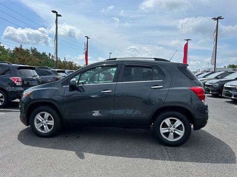 Used 2017 Chevrolet Trax LT w/ LT Convenience Package image 6