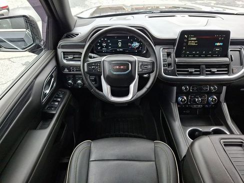 Used 2024 GMC Yukon XL SLT w/ SLT Luxury Package image 12