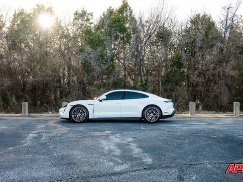 Used 2022 Porsche Taycan image 45