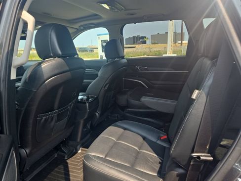 Used 2024 Kia Telluride EX w/ EX Captain's Chair Package AWD/4WD image 13