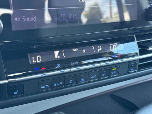 Certified 2023 Toyota Sienna XLE image 29