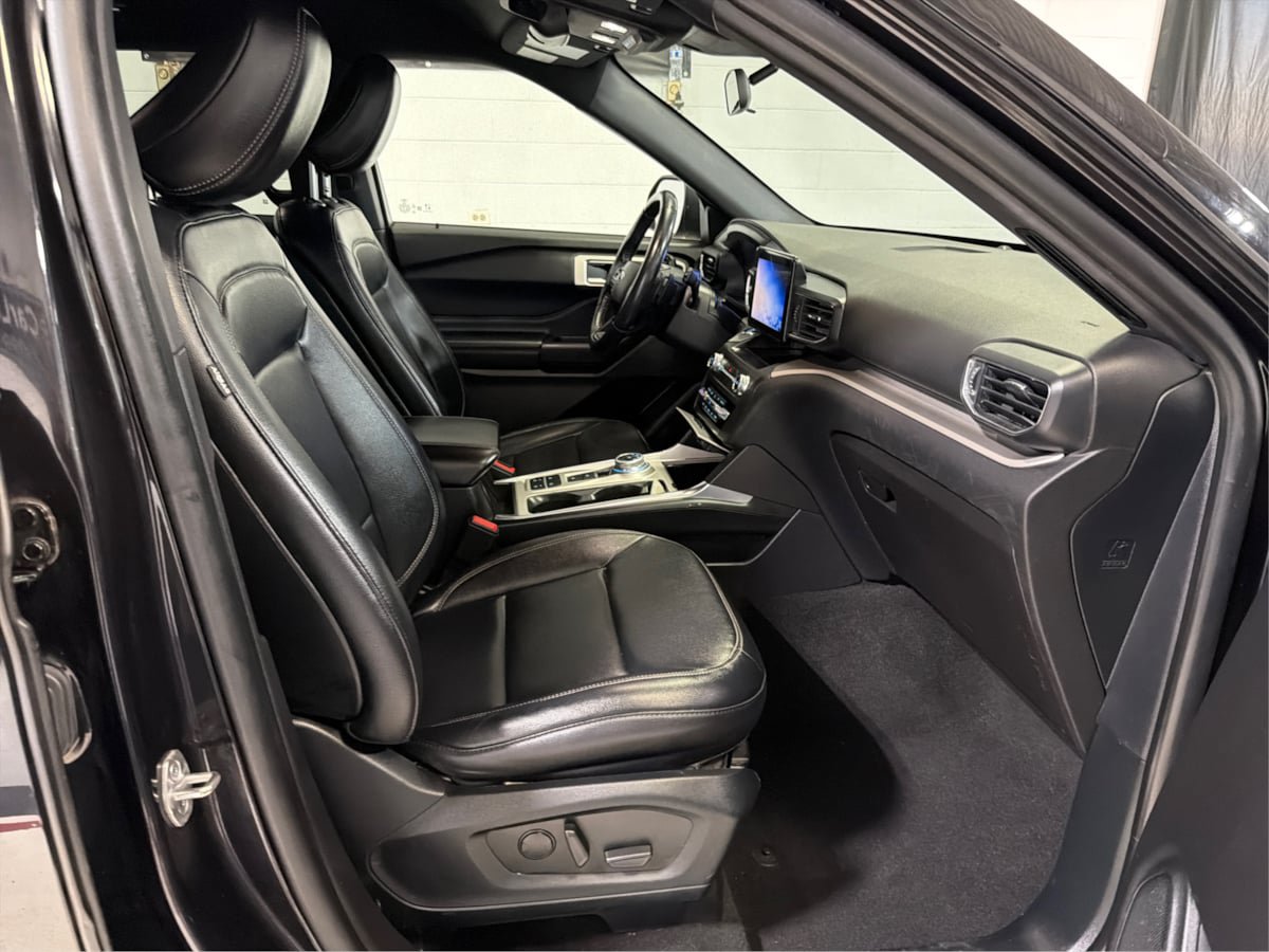 Used 2020 Ford Explorer XLT w/ Equipment Group 202A RWD image 15