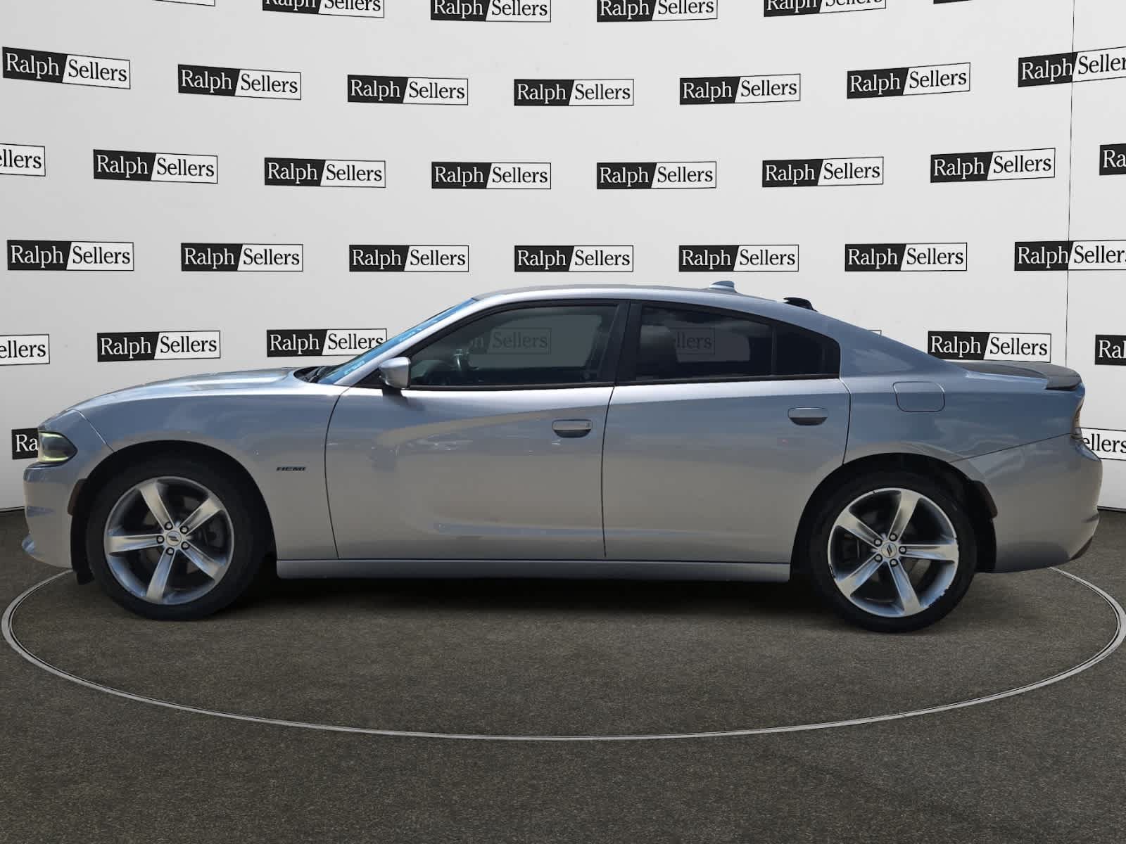 Used 2018 Dodge Charger R/T RWD image 3