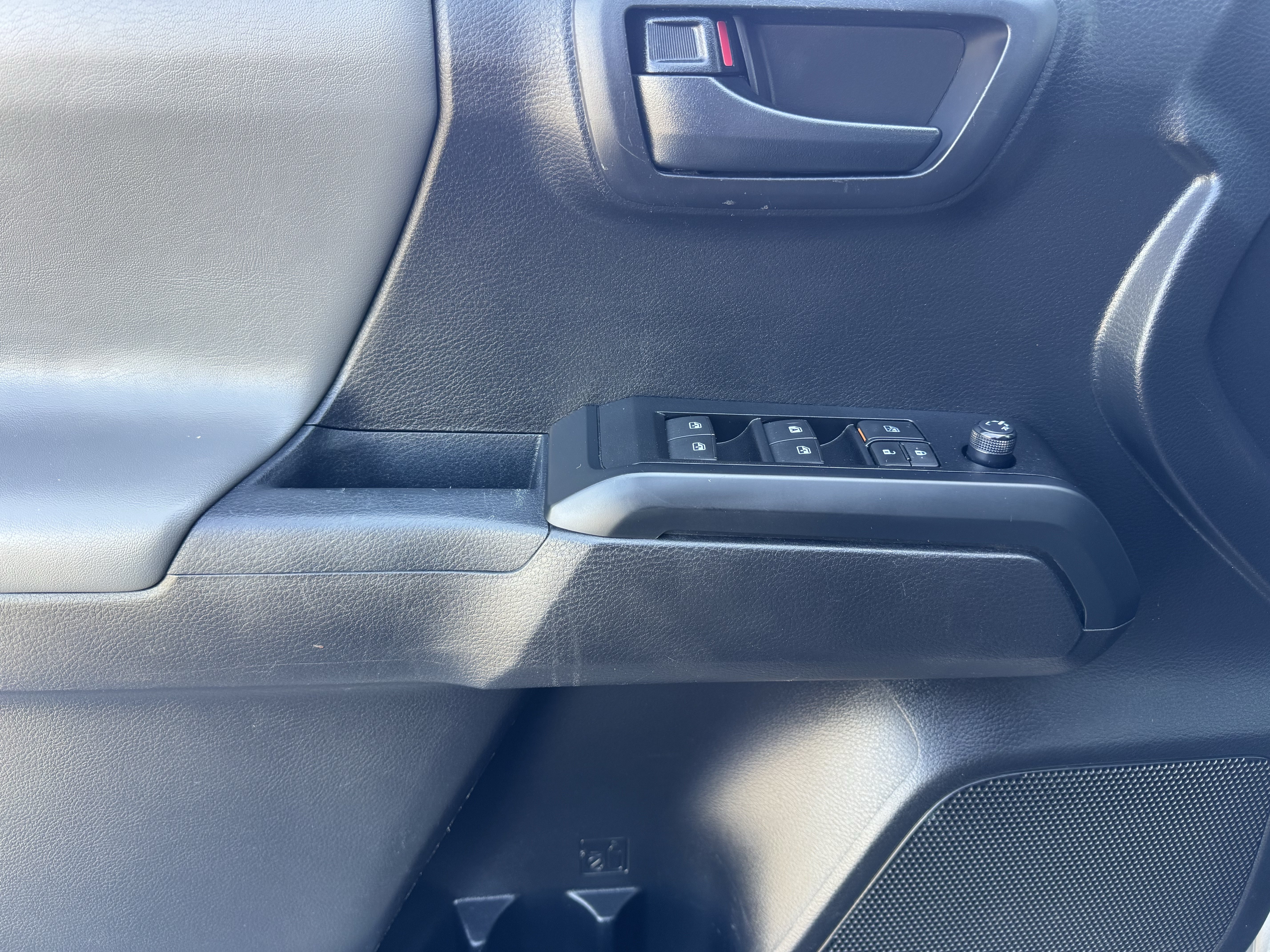Used 2021 Toyota Tacoma SR AWD/4WD image 10